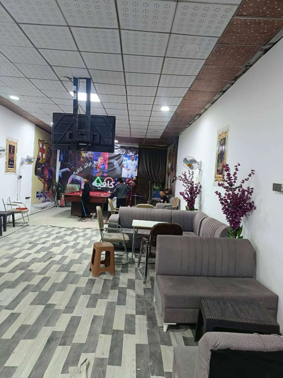 🔴كوفي للبيع مع كافه ملحقاته 🔴
اركيله خشب صاج تنفيس عدد 30
بلازمه حجم 2 قياس 65  مع جهاز قنات الرابع 
بلي فور عدد 3 مع 3 بلازمه ويوبي اس مع 3ميز بلازمه 
مير بليارد ايطالي متكامل مع كل ملحقاته 
سبالت عدد 2 طنين ونص 
مبرد كبيره عدد واحد 
كراسي عدد 10 الحديد كوشه جلد 
مجمده وثلاجه وعارضة ببسي 
خط كهرباء مولد10 امبير 
ديكور المحل جبس بورد 
طفايات عدد 4 

العنوان 🔴
حي الجامعه ومقابل الوفاء 
قرب اول استداره مقبل كباب الحويشي 

سعر البيع( 7 ) مليون مع المجال 📍
📞***********✅
