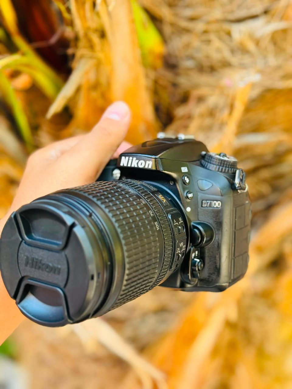 نيكون d7100
جديده كلش النضافه 100/100
(سعرها مناسب )
عدسه 18/105
كارتوني الاصليه 
شاحنه الاصليه 
بطاريا ٢ الاصليه 
رام الأصلي 
حزام الأصلي 
كافه ملحقاتها الاصليه
***********
