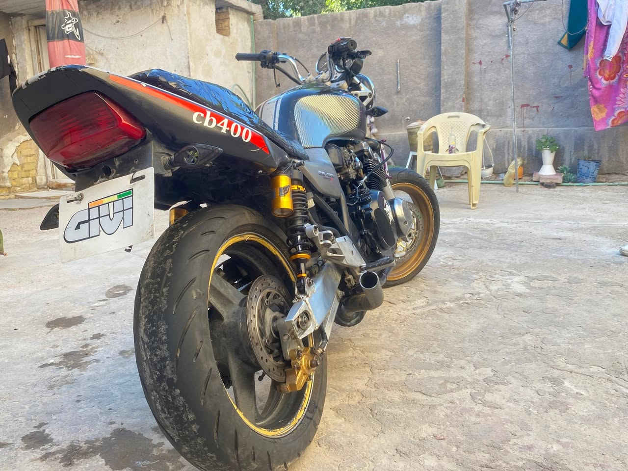 السلام عليكم سيبي فور جيل ثاني 16ولف الدراجه متروكه  مكينه مامفتوحه ومابيه أي نقص فقط كابريتر شده ترجع بلاد شغل وروح مكاني كربلاء حي رمضان السعر مليون 150 وبيه مجال بصيط اتصل عالرقم ***********
