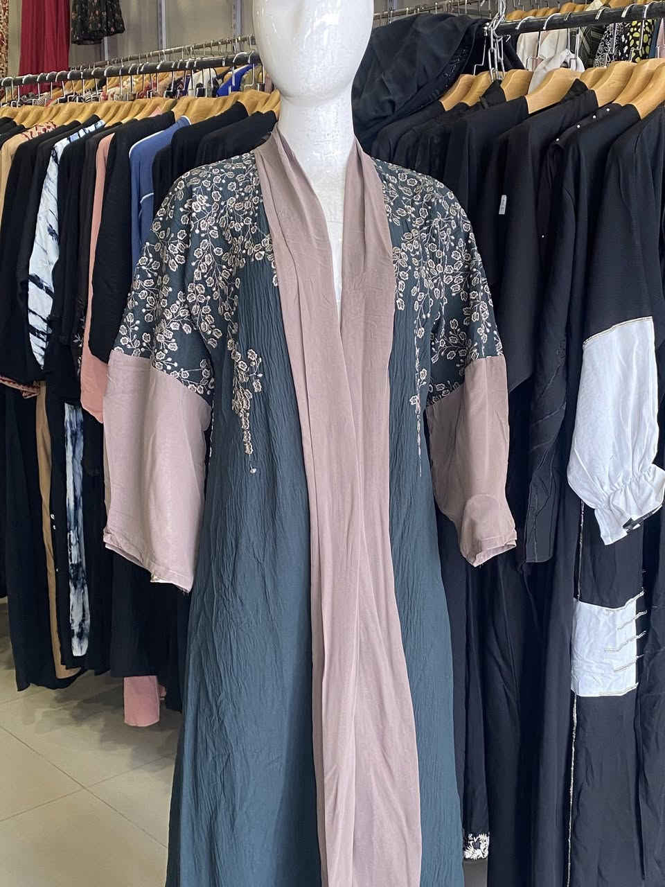 نموذج من كسر اليوم عباية + بشت نسائي ❤️ الفرع الاول


**إذا كنت صاحب هذا الإعلان وتريد حذفه لأي سبب، رجاءا أرسل رسالة إلى الدعم الفني**