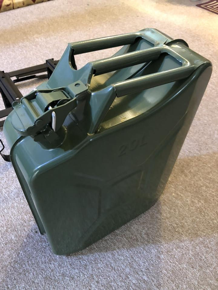 تانكي متعدد الاستخدامات سعة ٢٠ لتر  مع قاعدة الخاصه بي وستاند فتح وشد .. جديد وليس مستخدم يرهم لجميع سيارات الدفع الرباعي وسيارات الصيد : اخوان التانكي معروف سعره بالسوق ومامستخدمه ولاشاده ع سياره اشتريته وبعت السياره وماشديته… 
السعر ٥٠ الف وعامل عليه قبل لاتشتري باي مكان 
مكاني كربلاء ماعندي توصيل اللي يريده موجود وهذا رقمي *********** مامتواجد بالفيس
