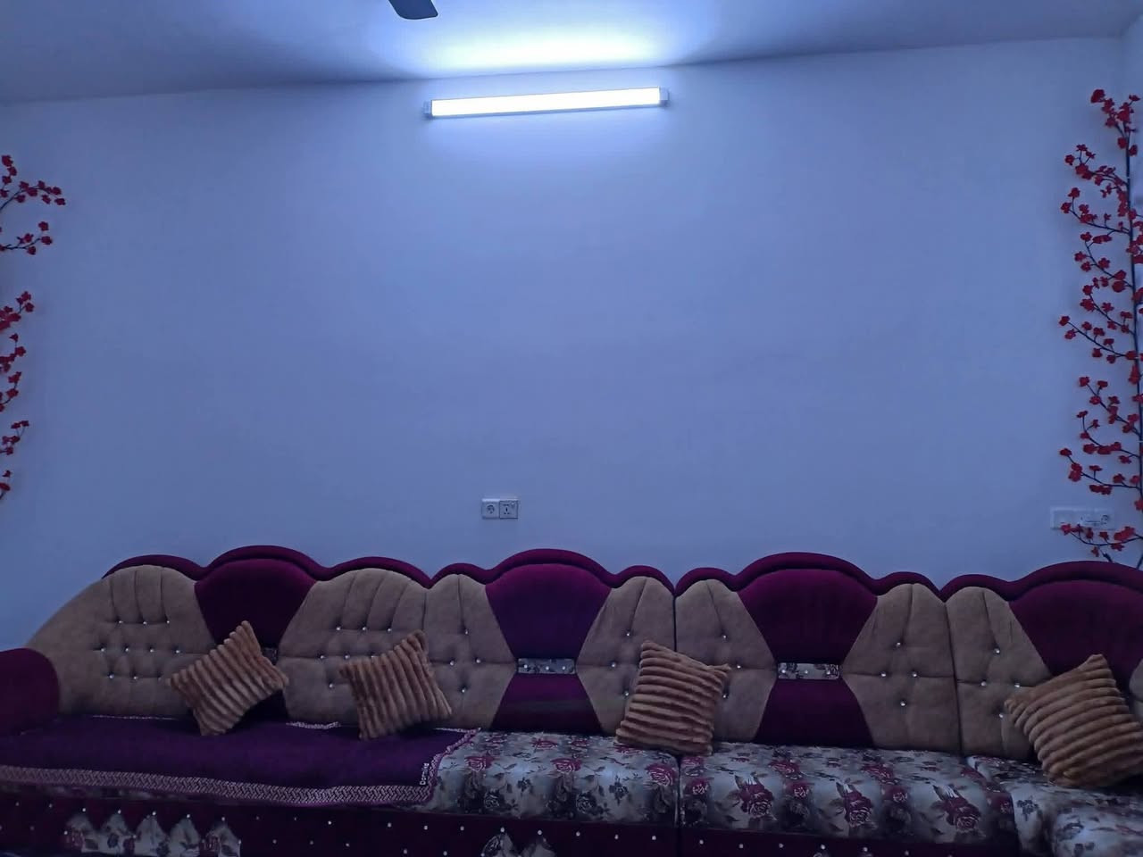 بيـع مسـتعجل✅
يأالله( بسم الله الرحمن الرحيم)� دار للبيع – رجم حديد اراضي زيادة قريب ع شارع 30
📐 المساحة: 155 متر ➖ واجهه 10 متر عمق 15ونص
🛣️ خدمات كامله ماء وكهرباء 
🔹 المواصفات : بناء حديث اساس بادلو 
🏣طابق واحد :
• يشمل غرفتين نوم +  هول داخلي + صالة استقبال + صحيات
• سند زراعي  ووصل بلدية تمليك السعر 55 وقابل للتفاوض
🪄 
؟ للاستفسار والتفاصيل الاتصال .***********
📞 ‏‪‏‪
