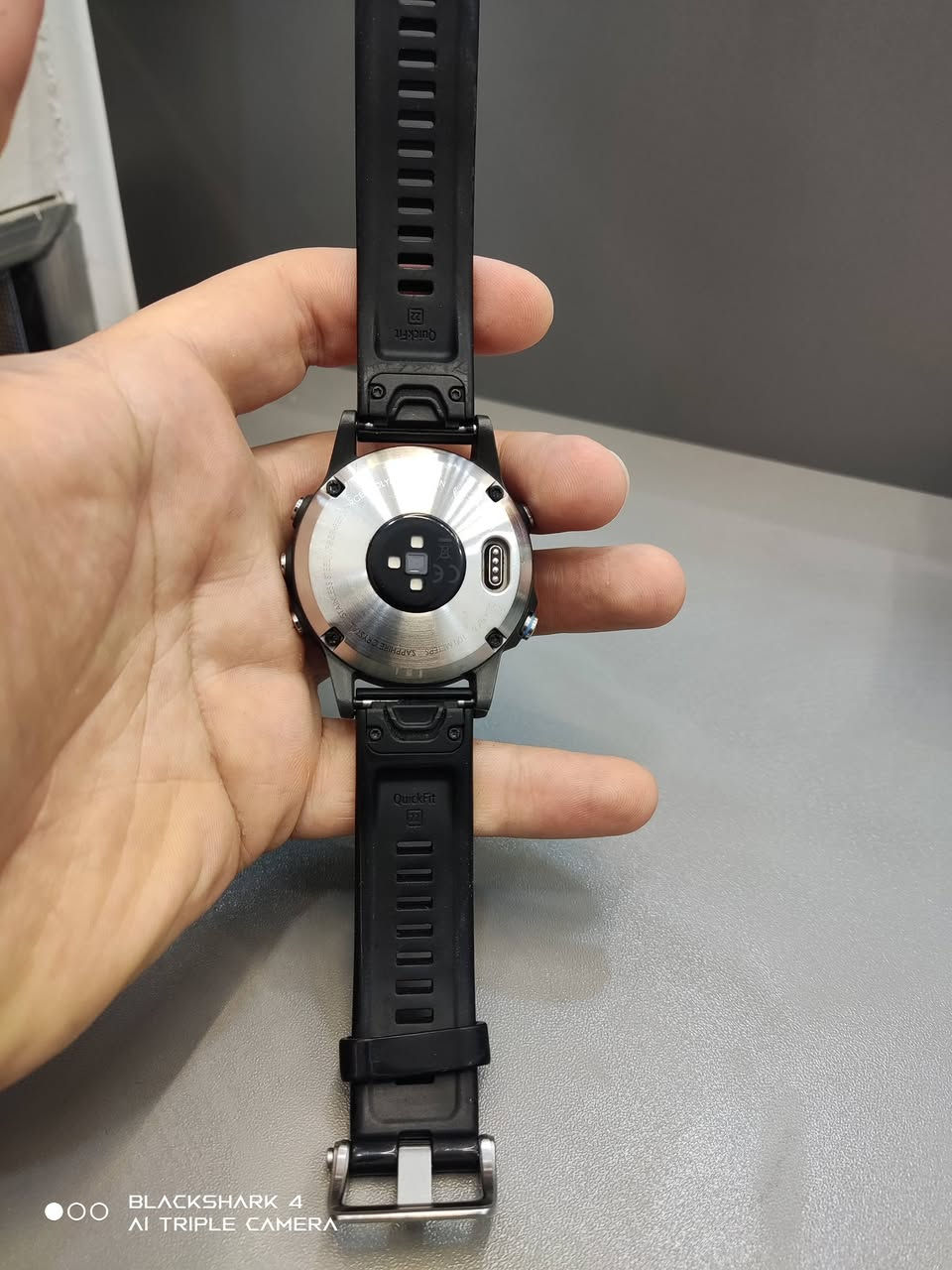 GARMIN QUATIX 5 SAPPHIRE
نضافة 90 %
حجم 47 mm جامه ضد الخدش
شحن 13 يوم ملحقات كيبل شحن أصلي 
للاستفسار ***********
