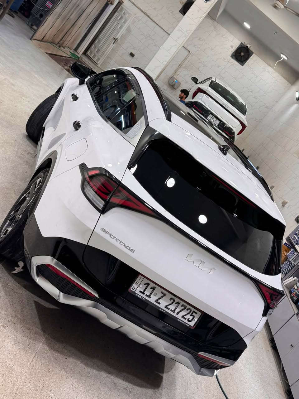 للبيع كيا سبورتج موديل 23 برستيج اعلى فئه فول مواصفات للاخير وارد امريكي محرك 2500 جي دي اي ماشيه 79 ميل ضررهة طعجه بالبنيد ومصبوغ عله كده بدون دواخل 
مواصفاته
بانوراما
بصمه كشنات تدفئه وتبريد 
كشن كهرباء
جنطه كهرباء 
تشغيل عن بعد
كشنات خزن ميموري وضعيتين
سستم صوت هارمن كاردون
كامرات محيطيه خمس كامرات
حساسات امامي خلفي 
رادارات 360 درجه
شاشه دجتل متغيره
السعر 193 وبيه مجال  
مكاني بغداد
صور الحادث والسونار مرفق بالمنشور
***********
