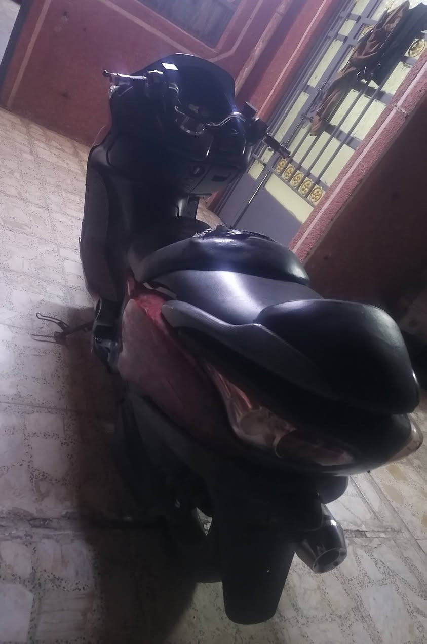 مستعجل عل بيع 
السلام عليكم دراجه
 فورزه 09 بصمه للبيع اوراقه كامله بيه منفيز كبل ترقم دراجه كامله كهربائيات كله شغاله لايت هورن كيج سرعه ورون و حماوه كيج البانزين
 كله شغاله نكره سلف بكل وقت دراجه مال جناي محرك مكفول من تنقيص و تبخير
 مكاني بغداد قرب الشعب السعر 550 وبيها مجال بسيط
رقم الهاتف ***********

