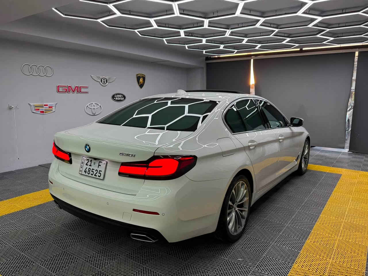 Bmw 530i  2023
40 mil 

***********
