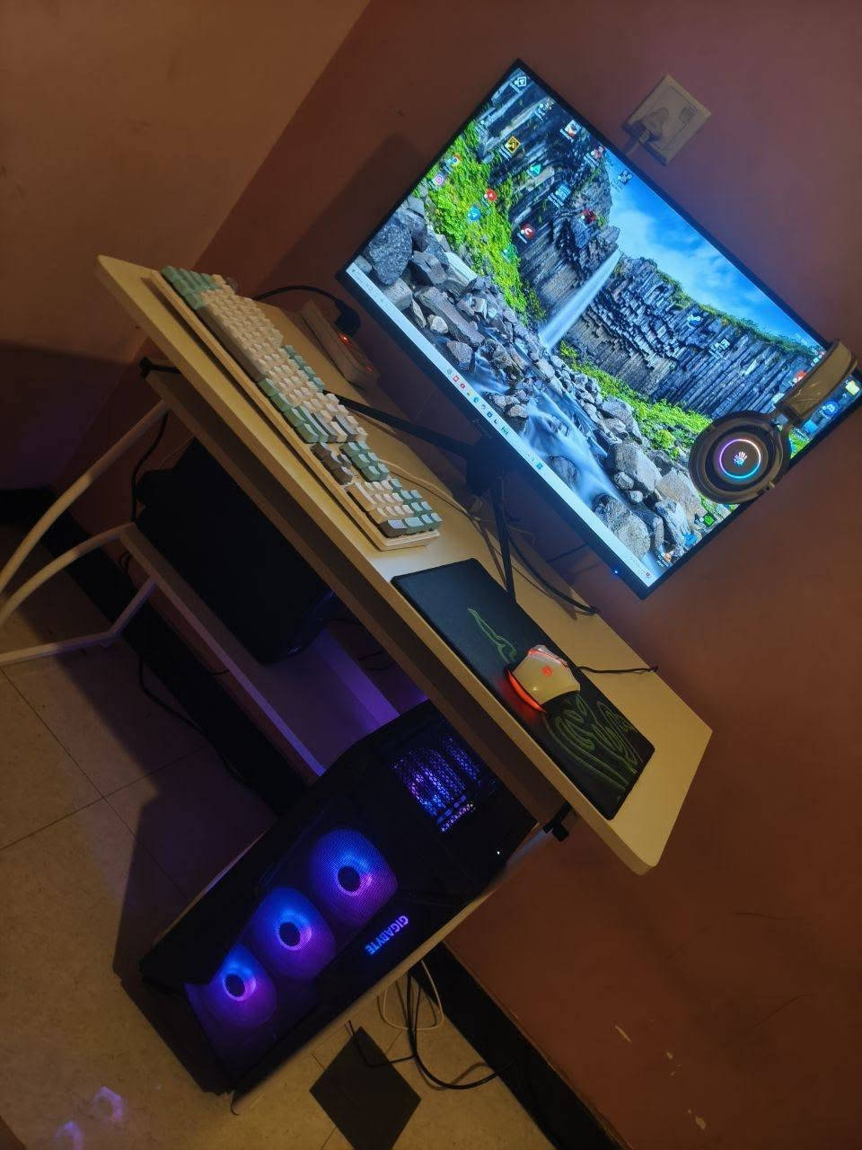 تجميعه بيسي كامله للبيع
CPU I5 12400F TRAY
MSI MB H610M-S DDR4
MSI VGA RTX 5060 VENTUS 2X OC 8G
XPG RAM 16GB 8GB*2 3200MHZ DDR4 RGB D35G
A-DATA HD SSD M.2 1TB LEGEND 710
GIG POWER SUPPLY P650SS SILVER
GIG CASE C301 GLASS BLACK
AVETRON MONITOR G2711S. 180H.  1ms
FAN CPU
+ماوس +0كيبورد +=سماعه 
شتريتهه قبل كم شهر وستخدام كللش قليل 
+كل الكراتين موجوده


**إذا كنت صاحب هذا الإعلان وتريد حذفه لأي سبب، رجاءا أرسل رسالة إلى الدعم الفني**