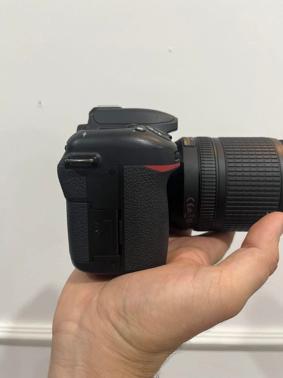 كاميرا نيكون D7500
تصوير فيديو 4k
شاشة لمس متحركة 
عدسة الاصلية 18 - 140

السعر 900 الف 
اتصال  او واتساب ***********
