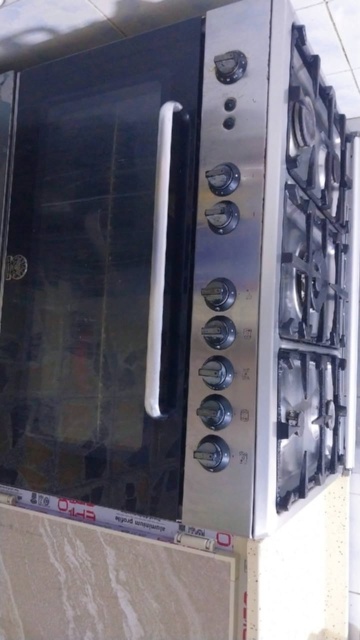 لبيع كاونتر ٣قطع سنك مرمر 275
طباخ لبيع 40 
***********
