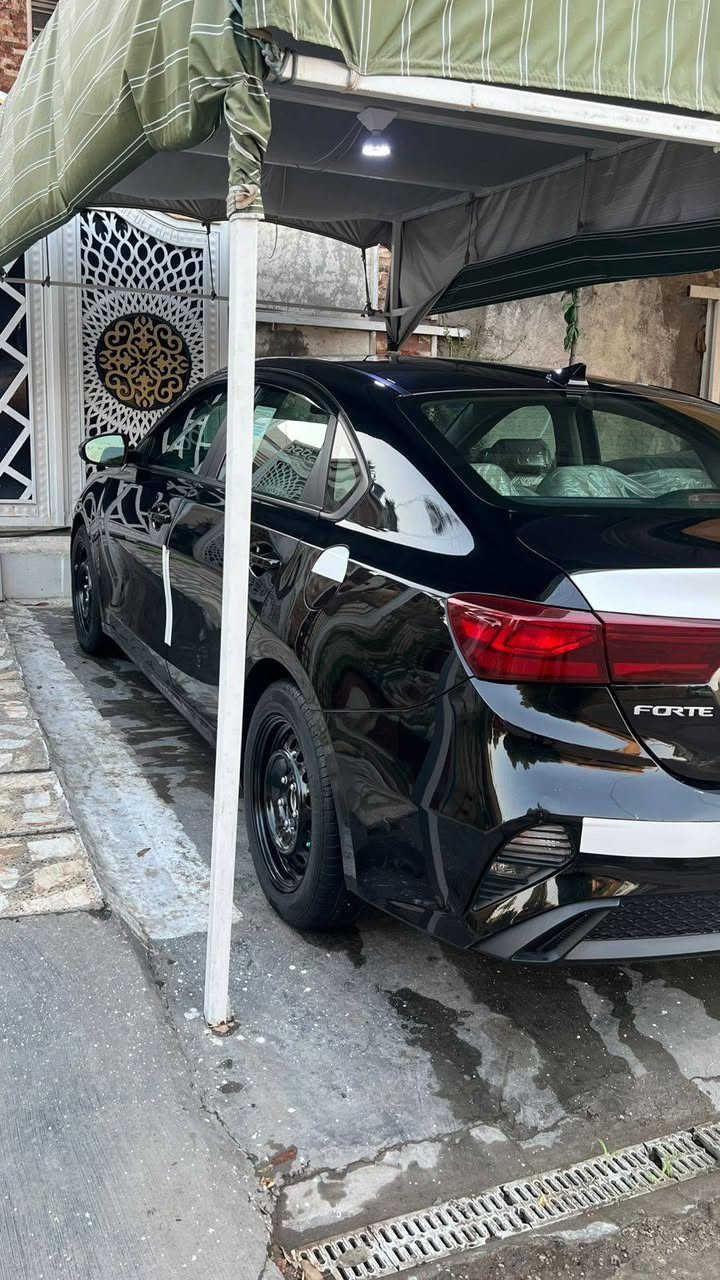 كيا فورتي 23 لون اسود
محرك 2000 دوش اشاير بلمرء 

نص فول حادثة جاملغ ايمن بدون دواخل 

سعر 140

***********
