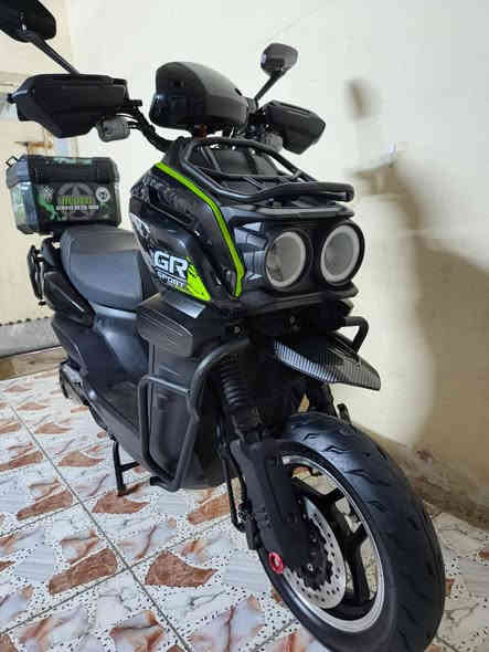 السلام عليكم دراجه اباجي للبيع مديل 2025 دراجه وكاله وضع شركه مكفوله من كولشي اي نقص اي خلل مابيها بعده بجيس الشركه وصل المعرض موجود صارلها شهر اونص من نازله من المعرض
تفاصيل الدراجه

شاشه اعطال تكشف عطل الدراجه

بريك امامي خلفي عمبار مجرد تضغط بريك واحد يلزم ثنين

حساس بريك 

لايت عالي ناصي زنون 

اشاير لد لونين

دبل اشاره

نضام Rالرجوع الى الخلف 

نضام بارك الوقوف المستمر

نضام طوارئ

ملف 3000 

سرعتها 75 حقيقي تقطع بل شحنه الوحده 80كيلو

شاحنه ذكيه رقميه تدعم الشحن السريع ولطفاء عند امتلاء البطاريه

بطاريات مصطره ولي الكبيره عدد6

دبل امامي خلفي غاز انسه شي اسمه طسه

تايرات حجم 12 جلاتين جبلي

ويل كب مميز

درع امامي خلفي لحمايه الدراجه

طلاعات جانبيه لشخص الخلفي

مساحه تخزين واسعه +جنطه خليه 

تجي سويجين بصمتين تشغيل عن بعد نضام انذار سرقه نصام سكيورتي

السعر مليون 250 اوبيها مجال لشراي 
مكاني ساحت عدن

الشراي يتفضل خاص او التصال عله الرقم***********
