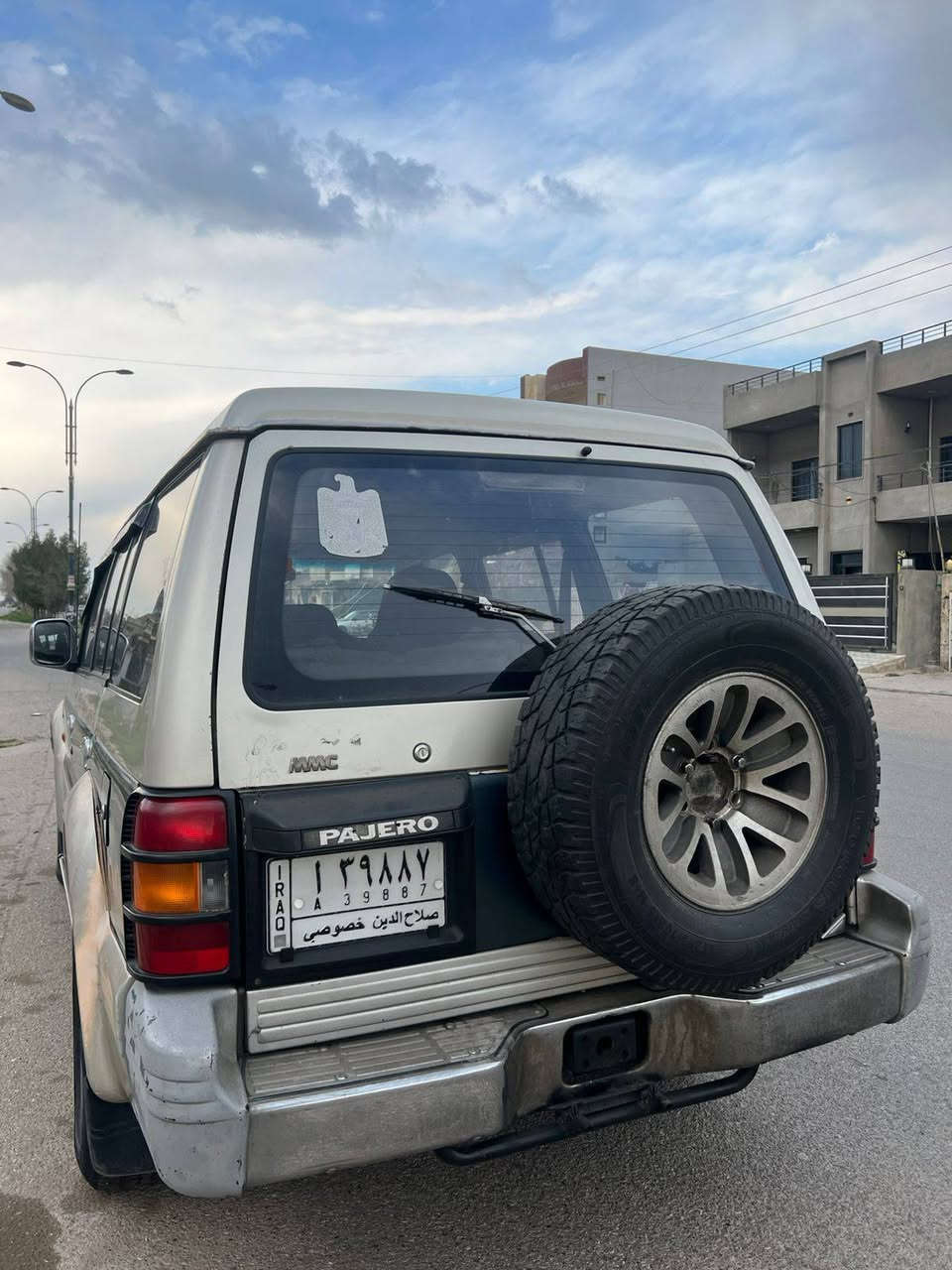 للبيع 
مسيبوشي باجيرو موديل 1991 الون ذهبي رقم صلاح الدين مشروع وطني بشرط التحويل والغرامات محرك كاز وبيها حصه كاز الكير عادي دفع رباعي 5ويل كروم بلادي سياره اي طخه ما بيها صدر امامي خلفي جديد باتري لوك كهربائيات كلها على وضع الشركه السياره ما بيه اي نقص عنوان السياره في كركوك السعر بيع سريع ومستعجل 48 ورقه وبيها مجال وشايف خير الي يأخذها 
***********
