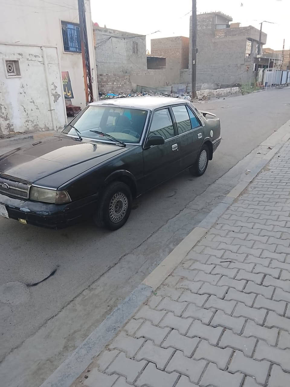 السلام عليكم سياره كيا للبيع موديل 94 سياره مقفوله من الضربه ومن الصبغ جير ومكينه خير من زيرو مكينه خير من الله تخم تاير رقم ديالى تحويل ثاني يوم مكان السياره بغداد الحسينيه السعر مالها 14 ورقه وسياره خير من الله كهرباته كلها شغاله جيشاتها كلهن شغاله ***********
