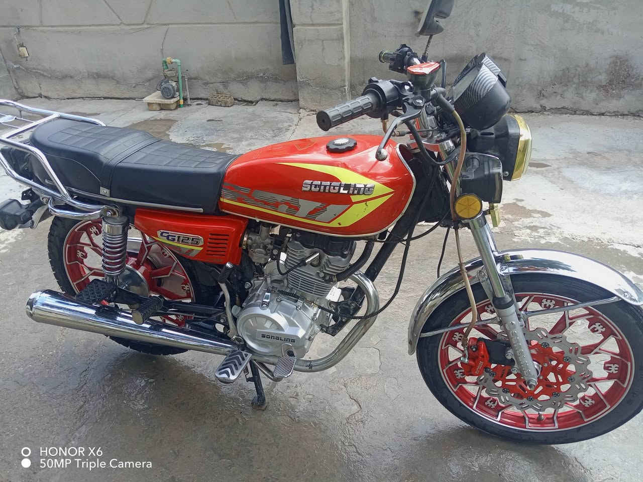 دراجه. ياني موديل.  2042
العنوان بغداد   المدائن.  جعاره.   سعر.  600 بيه مجال. لطيبن

مستعجل البيع.  
***********
