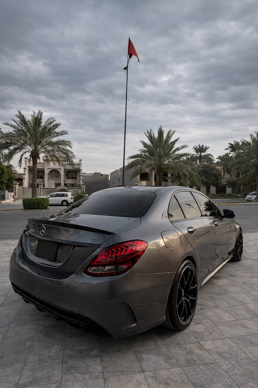 السلام عليكم مارسدس c300/2017
داخل جلد وكشنات خزن وتدفئه كشنات ستيرن كهرباء ورادارات كت كامل c63AMGويل وتخم تاير جدد  وارد امريكي  حادث السياره بنيد مبدل نفس الون وحافه الجاملغ وبيها شويه بجاملغ الخلفي صبغ السياره بدون ايرباك ودواخل وبارد صفر مسج ماشيه 68الف مايل 
السياره رقم دهوك تحويل او وكاله مكاني بغداد السيديه 
السعر 187وبيها مجال 
*********** بغداد, العراق
