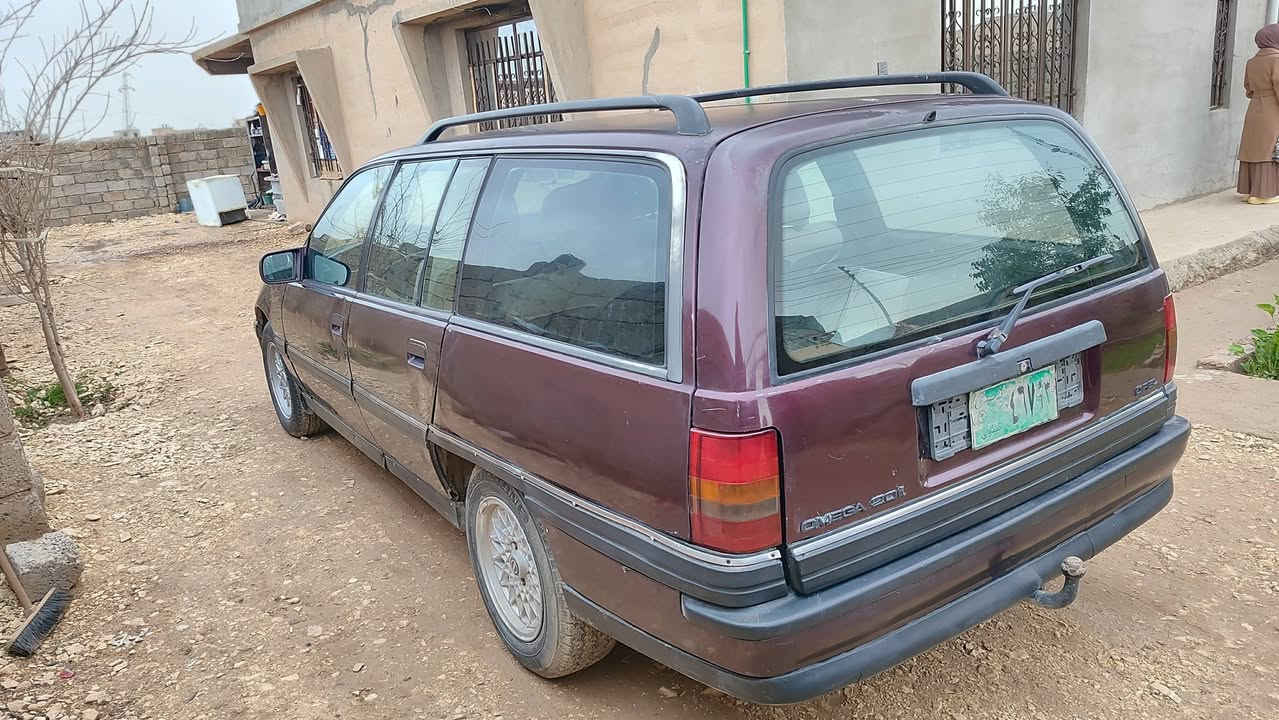 اوميكا استيشن حجم 20  رقم اخضر سنوية اخضر
كربون بنزين بيها محرك و كير بشرط 
 مكان سيارة تلعفر 
       ‪0750 375 1766‬‏
