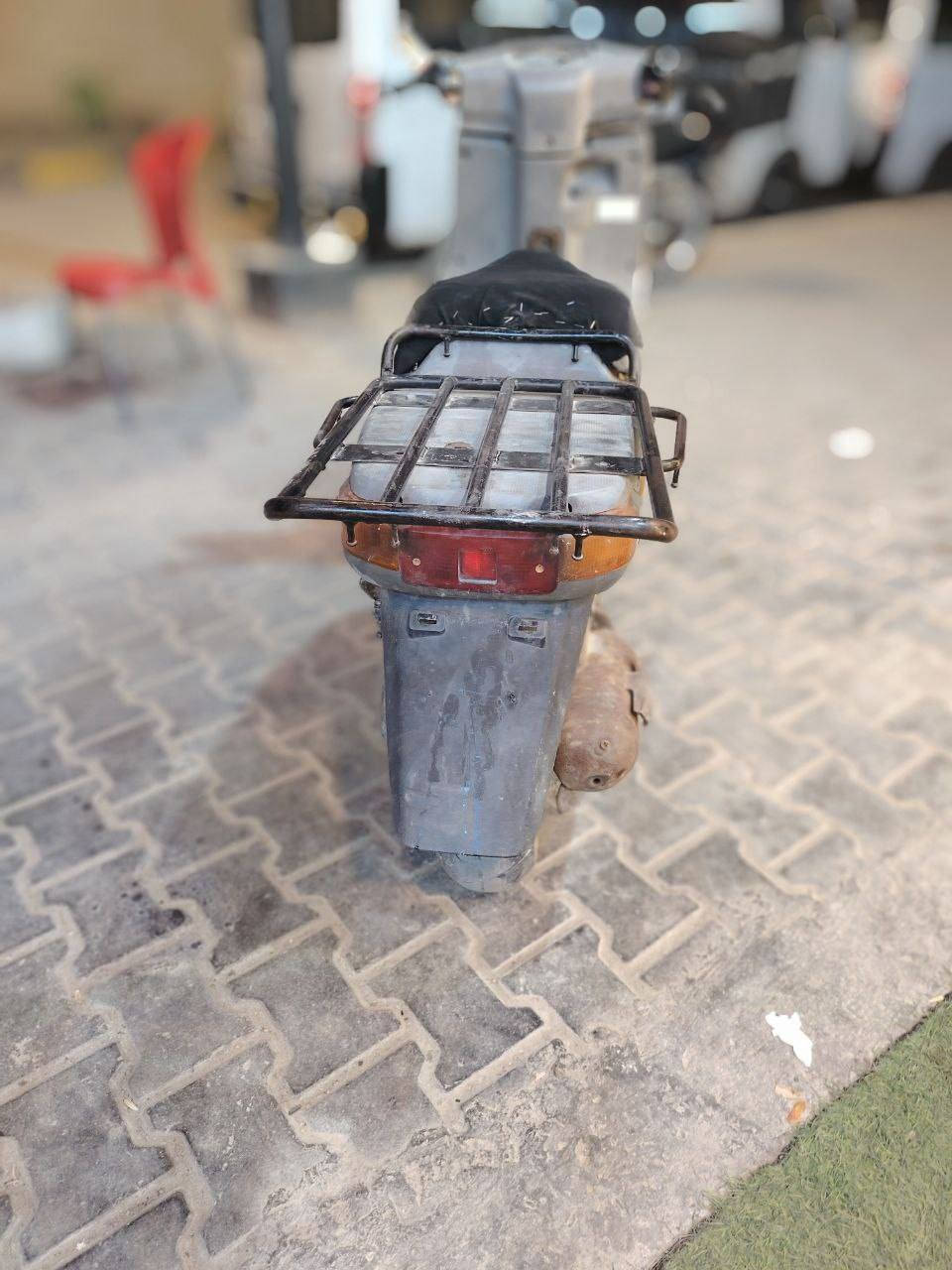 السلام عليكم ياماها بيكم ياباني محرك كل الزين بس عوزه كفرات خلفيه اشاير لايتات شغاله نكره سلف عوزه بس باتري بريكات شغاله سعره 175 مكاني اللطيفية مجاور المستوصف رقم هاتف ***********
