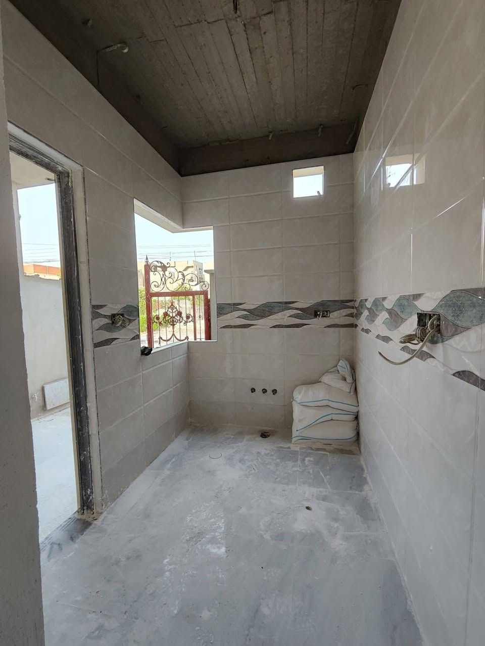 🔹 دار للبيع حي #الوحدة🔹
- مساحة  الدار: 100 متر واجهة 5 متر 
- شارع تبليط 20 متر والاتجاه شروق 
- سند طابو ملك صرف والمكاتبة مع الشرعي

🏠 تفاصيل الدار:- 
غرفة نوم، هول، مطبخ ، استقبال، صحيات ، كراج وبيتونة  
#الدار تسليم مفتاح
#السعر والتفاصيل داخل قناة التلكرام :
https://t.me/baet_alhadhara
_______________________________________________
للاستفسار:- 
***********
*********** 
مكتب بيت الحضارة للعقار - سايدين حي الوحدة قرب مول سانكو 2
