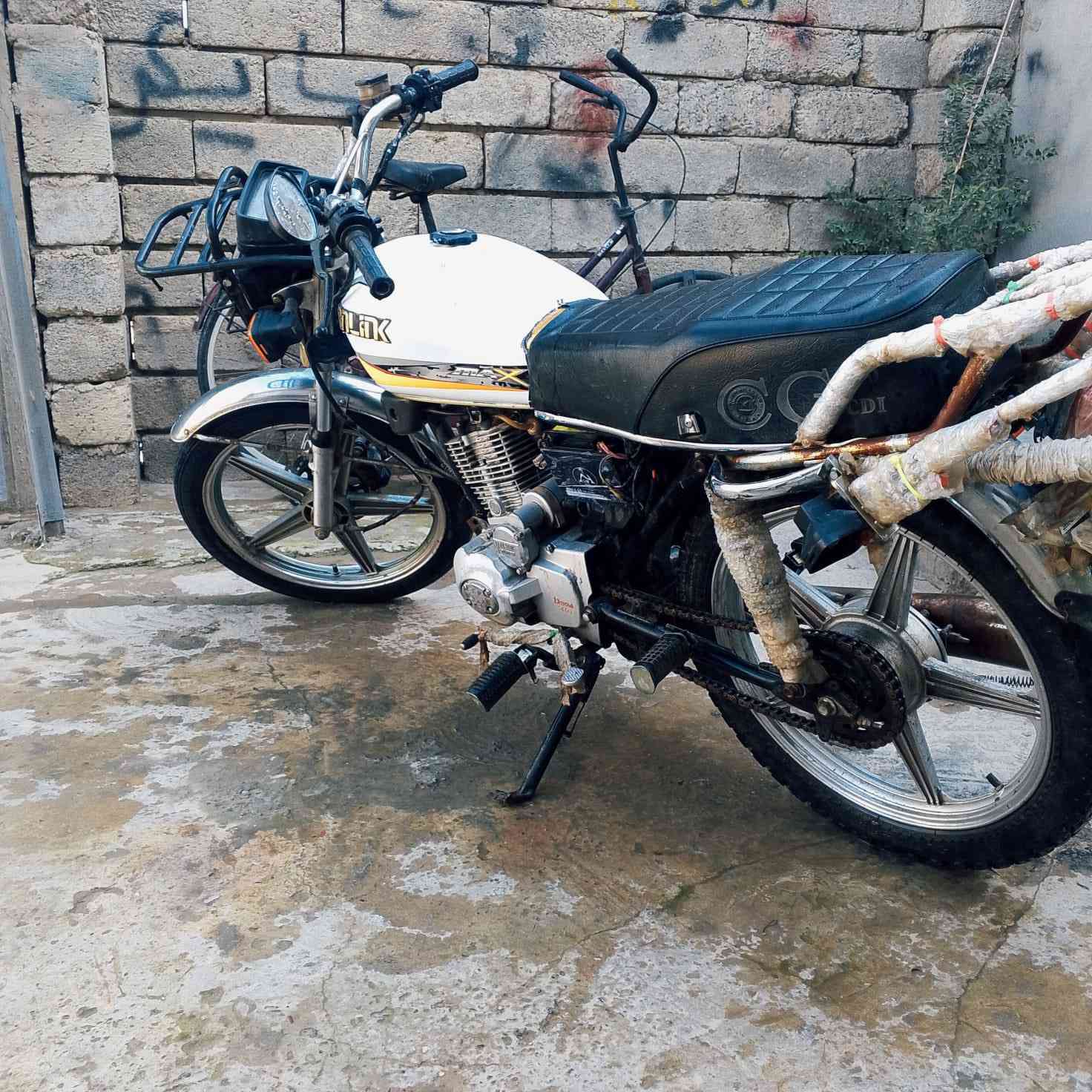 اسلام عليكم
للبيع دراجه سيفان موديل ٢٠٢١ الدراجه شغاله ونشاط خير من الله كله شرط محرك مفتوح مره وحده بدل ولفات فقط الدراجه شوف العين ما عايزه شي السعر ٣٧٥ وبي مجال مكاني بيجي


**إذا كنت صاحب هذا الإعلان وتريد حذفه لأي سبب، رجاءا أرسل رسالة إلى الدعم الفني**