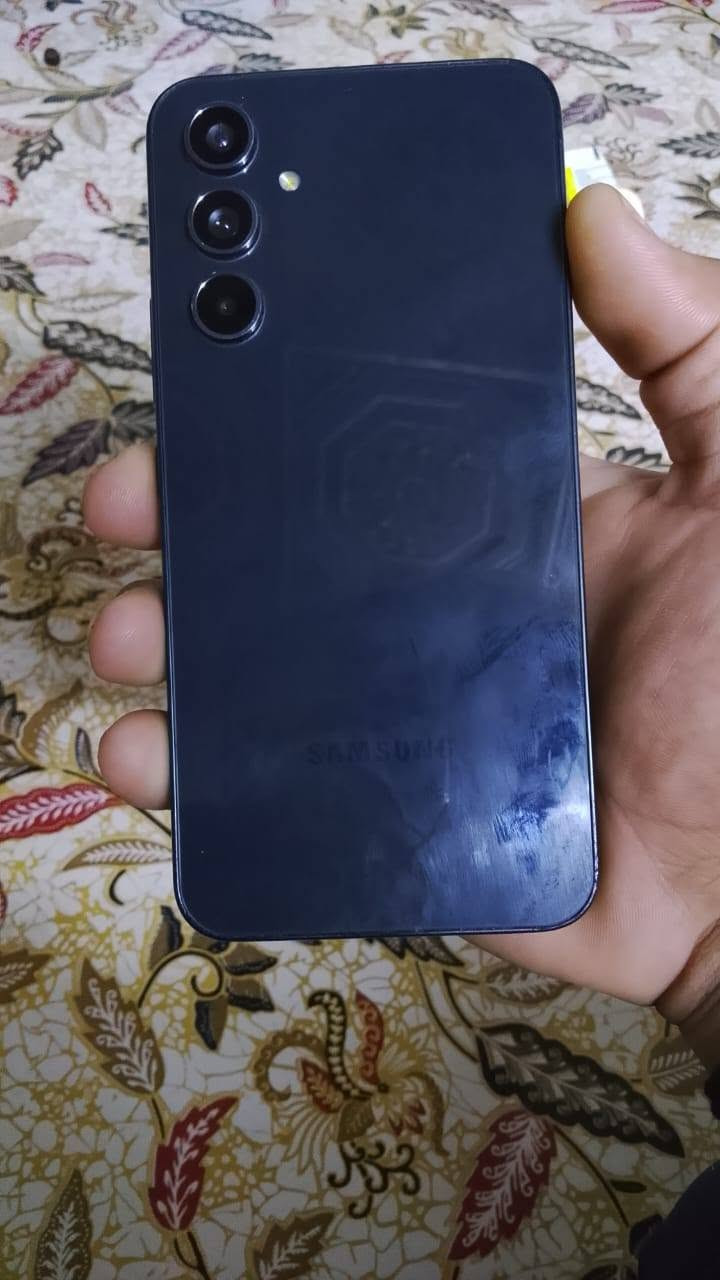 السلام عليكم جهاز نظيف سامسونج A53 5G مستبدل به فقط ظهر ذاكرته 256 سعره 200 المكان البصره رقم التليفون ***********
