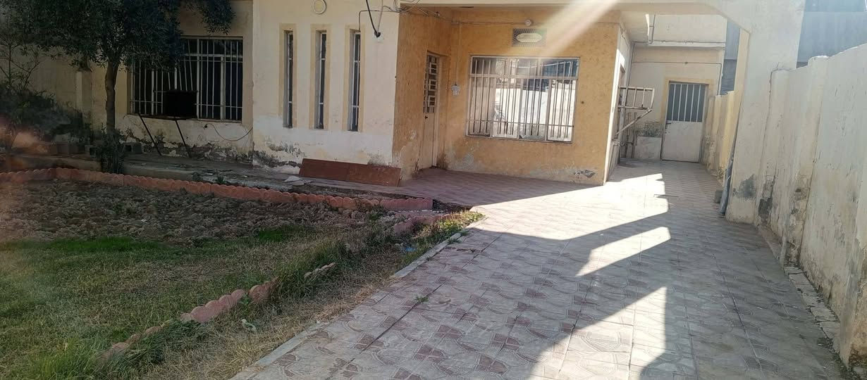 بيت للبيع
المساحه 300 م طابو
الموقع شويخيرات خلف اسواق السعدي
يتكون من استقبال وغرفه نوم وهول مطبخ وصحيات
للتفاصيل اكثر الاتصال على الرقم ***********
