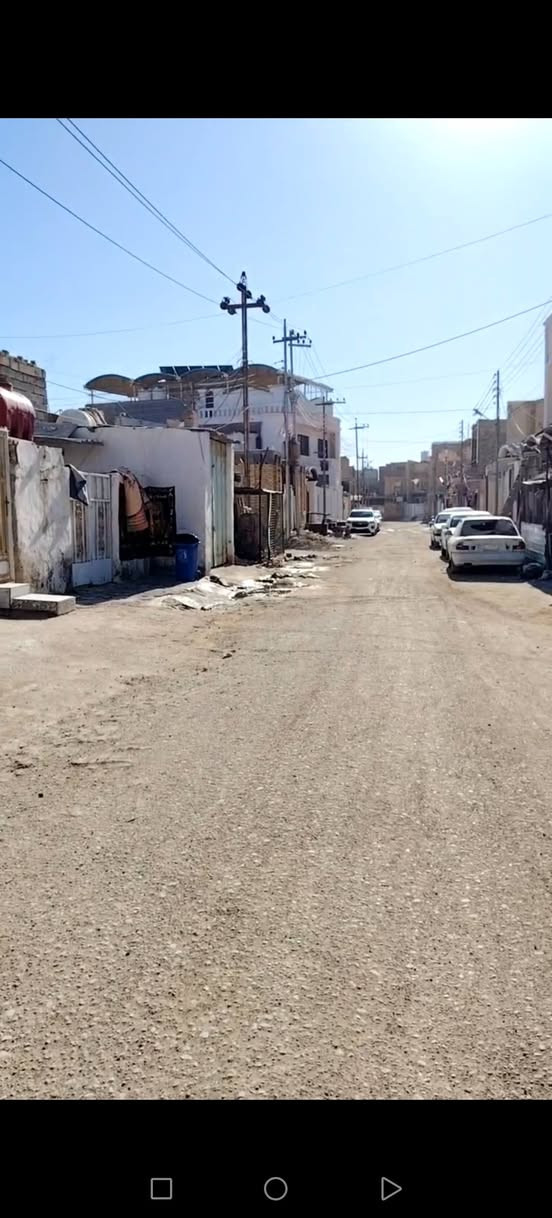 سلام عليكم بيت حواسم للبيع مامعوض في منطقه الدبيسات البيت مسلك ومتوجه بي ستقبال عكاده + غرفه عكاده + المطبخ جينكوو + المدخل سندويج + الصحيات عكاده +قطعه وره البيت الاستفسار ع رقم ***********
