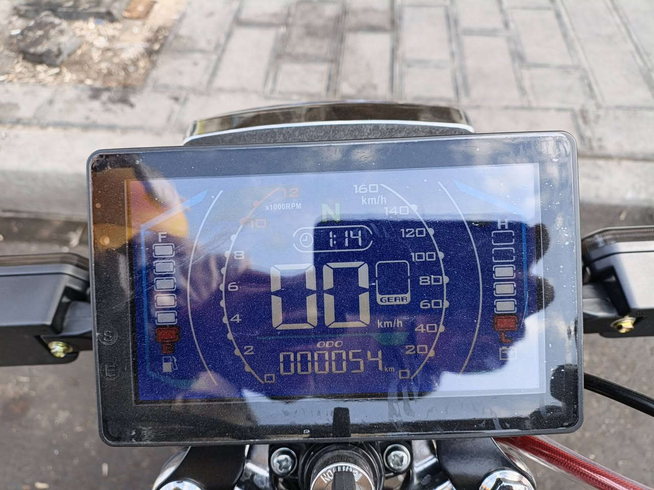 سلام عليكم سونك 200 محرك ضاغطة وزنجيل cbf اول البارحة طالعة من المعرض اوراق 3 بيه ضمان 6 اشهر صار ظرف واريد ابيع سعر مليون و50 مكاني بغداد المنصور رقم ***********
