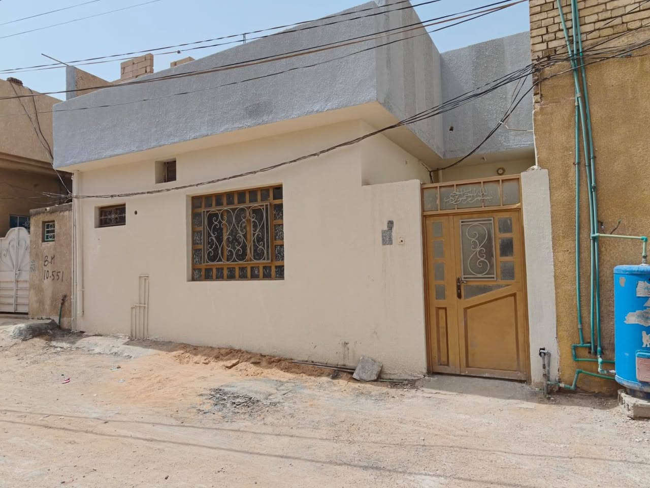 متاح  منزل في كربلاء المقدسه  حي الأمين قرب نفق الأمام العباس عليه السلام  يصلح حسينيه أو للسكن  قريب على الأمام  ربع ساعه مشي  مساحة البيت ١١٠ متر  سند ٢٥  إقرار محكمه استفسار أكثر اتصل على الرقم ***********
