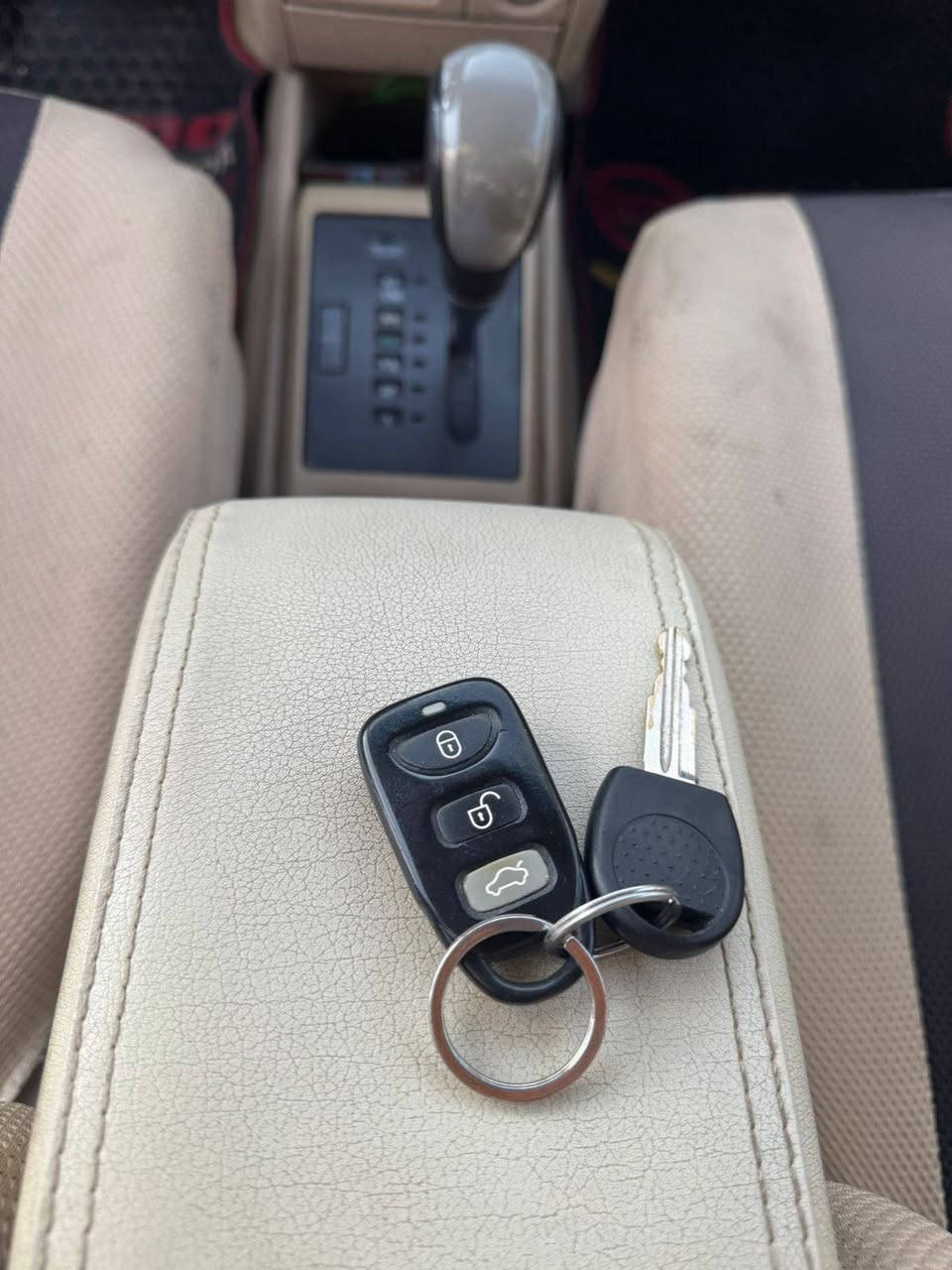 السلام عليكم 
افيو للبيع موديل 15 خليجي مكفوله ما عدا بارد اقل من لشبر موضح بسونار كدامك سياره نضيفه وجاهزه محرك 1600 مسكر حداديه تخم تايرات نضيفه السعر #٨٧ وبيه مجال قليل ***********
