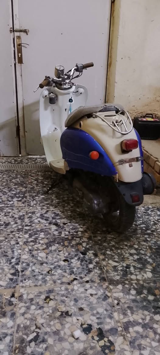 مصريه خطين دراجه كلش نضيفه وناعمه خرسه كهربائيات شغاله لايت عالي ناصي هورن بك لايت قفل جنطه قفل سكان دراجه نشطه شلعتها قويه  عداد بانزين شغال  عداد سرعه شغال شرط سرعتها اذا مو 60  لا تاخذها  دراجه مال جناي  السعر 225 مكان ناصريه ‏‪***********‬‏
