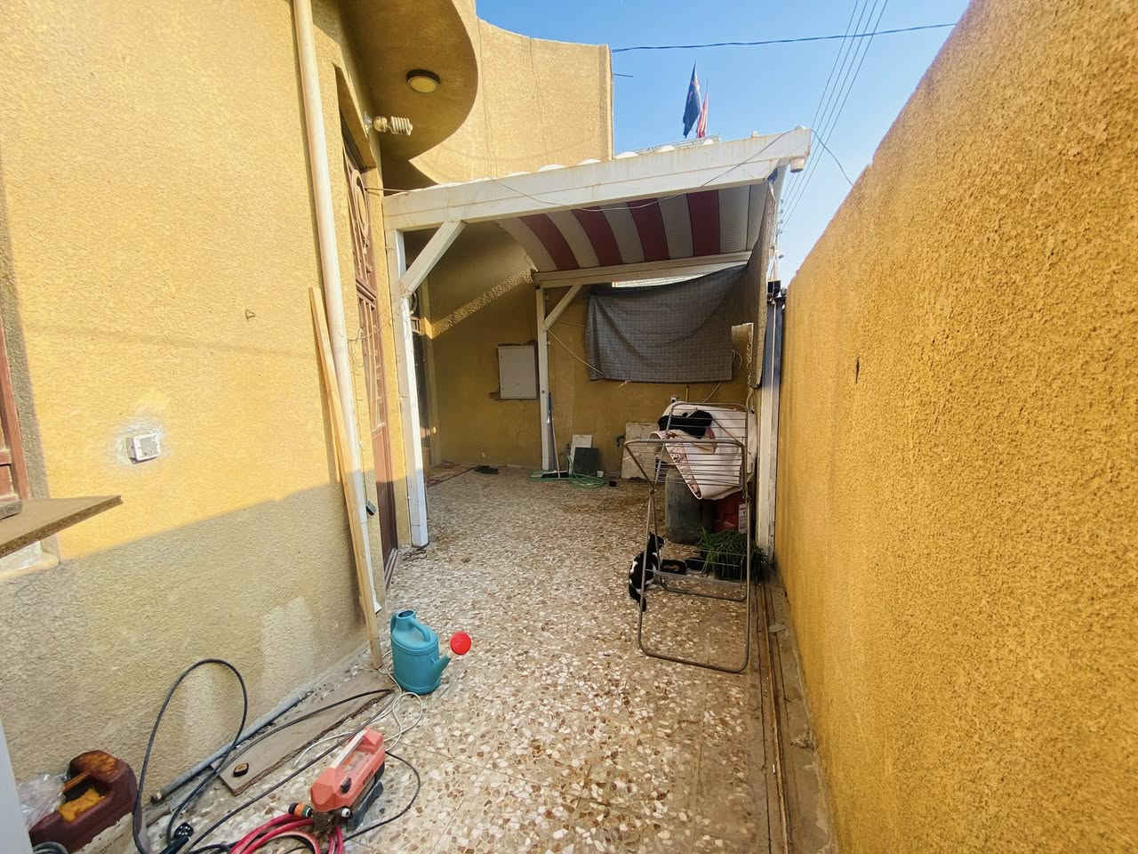 دار للبيع /كربلاء حي القدس قرب محطة وقود باب الكفيل خلف الشارع العام
الدار يحتوي على 
غرفتين نوم 
صالة 
استقبال
مطبخ حار وبارد مع الكاونتر 
مجمع صحي داخلي شرقي وغربي وحمام منفصلين  
مجمع صحي خارجي واحمام خارجي 
طابو صرف مساحة ٢٠٠ طابق واحد بناء ٢٠١٩ 
للاتصال على صاحب الدار خط  او واتساب على الوقم 
***********
