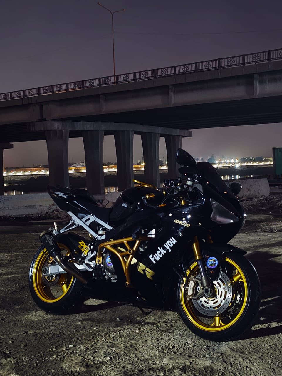 سلام عليكم دراجه كاوسكي للبيع  الدراجه ايشي ما ناقصه كلشي شغال بيه الدراجه جديده   وحلوه دراجه عليه مكينه كلش قويه حجم المكينه 663 الدراجه جديده معنه الكلمه مكفوله  الدراجه  وعليه نصبه احله من الصور  مكاني بغداد الدوره  السعر 30الستفسار رقمي ***********
