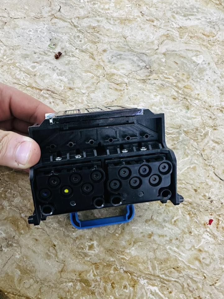 سلام عليكم هيد مال طابعه كانون 2100pro
 مستخدم كلش قليل اريد ابيعه ماعرف شكد سعرة بلسوك 
بس مستخدم قليل. *********** للتواصل
