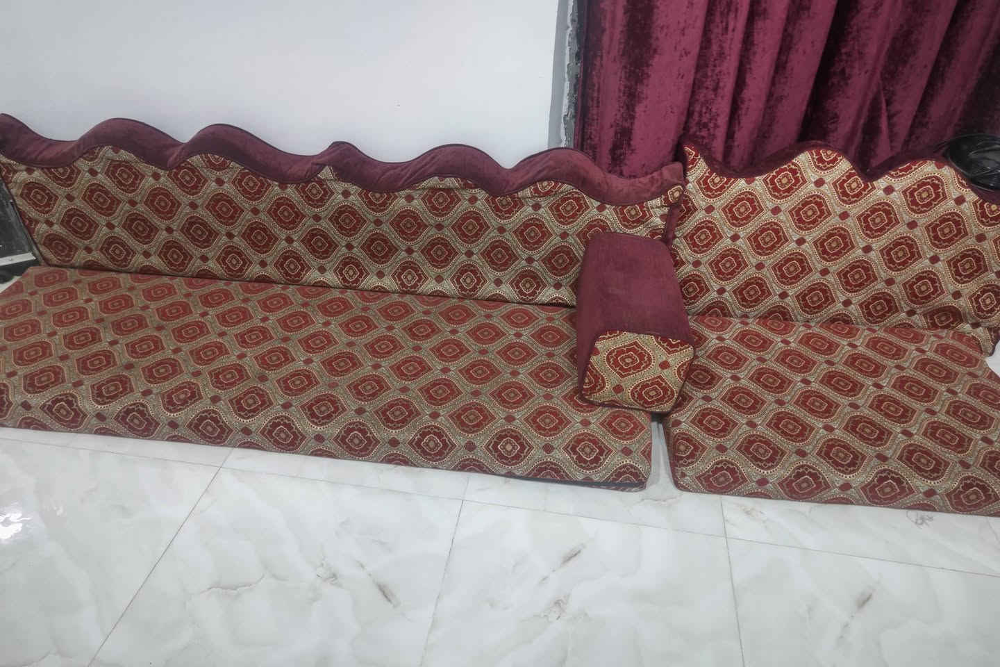 ديوان خليجي ثقيل عشر أمتار
***********
