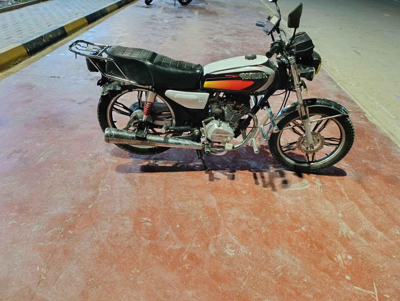 ياالله   مكلف بلنشرر
سلام عليكم دراجه لبيع موديل 2021 محرك محدثه 2024 
***********
***********
