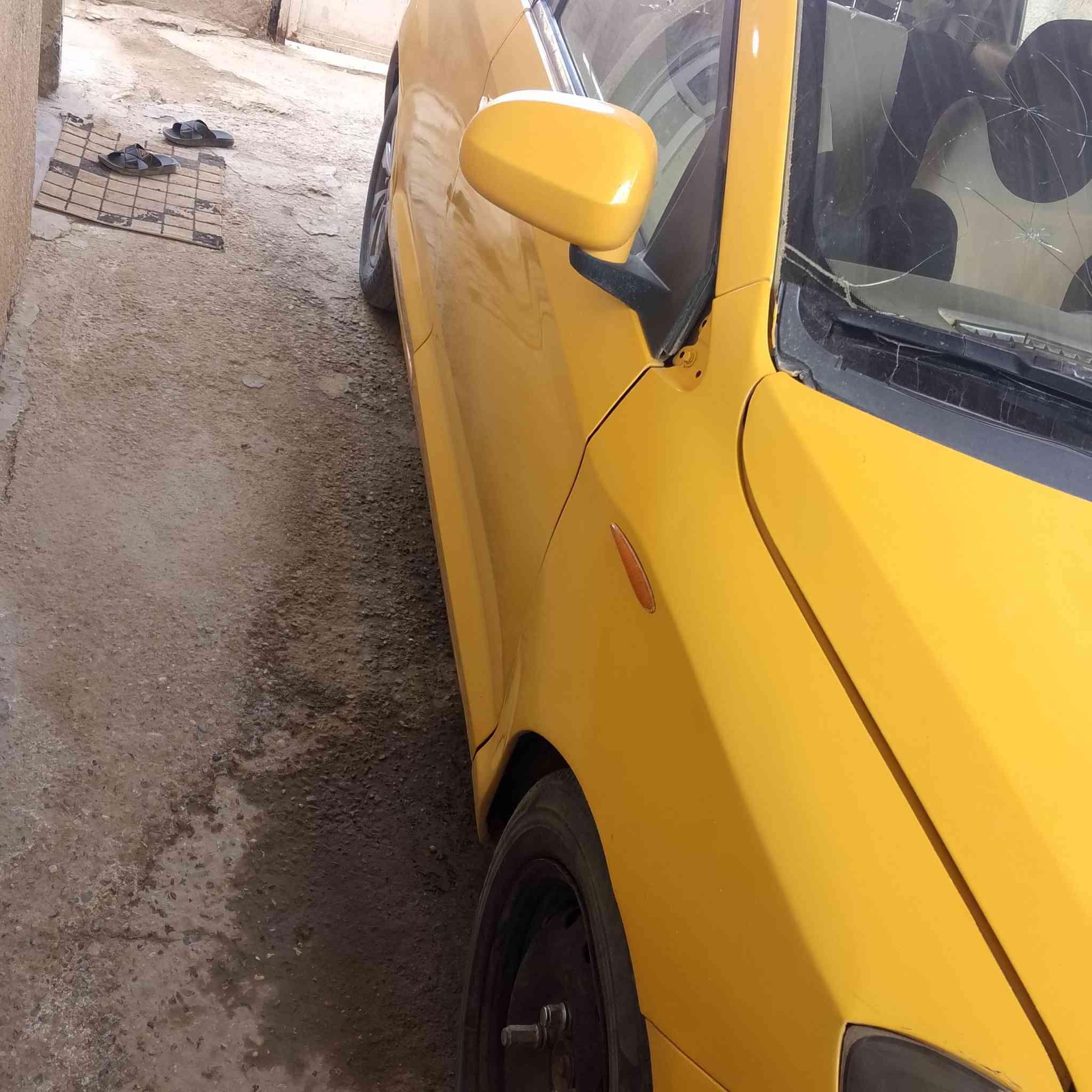 السلام عليكم ورحمه الله وبركاته من رخصة الادمن شيري فلاوين صبغ عام بدون  ضربةمديل 2013 كير محرك جدد تبريد يشتغل جديد دوشمة جديدة كهربائيات شغالة كلها زنون عالي رقم بصرة الماني صاحبها موجود تحويل مامسجلة هيئة حرة بيها بارئة ذمة تخم تاير مكان السيارة بغداد ابودشير او هور رجب السعر 28وبيهامجال  الطيبين واومراوس بسعر أقل منها ***********بي واتساب
