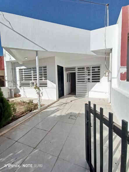 سلام عليكم بيت للبيع اربيل شقلاوة مجمع روارا مساحه 160 متر غرفتين نوم صاله و حولي  ومطبخ صحيات كراج حديقه يسجل بأسم كل من يحمل الجنسيه العراقيه خدمات كهرباء ماء موجود السعر (3) دفاتر و (95) ورقه وبي مجال 
 للإستفسار على الرقم *********** 
متواجد واتساب ملاحظه البيت بأسمي
