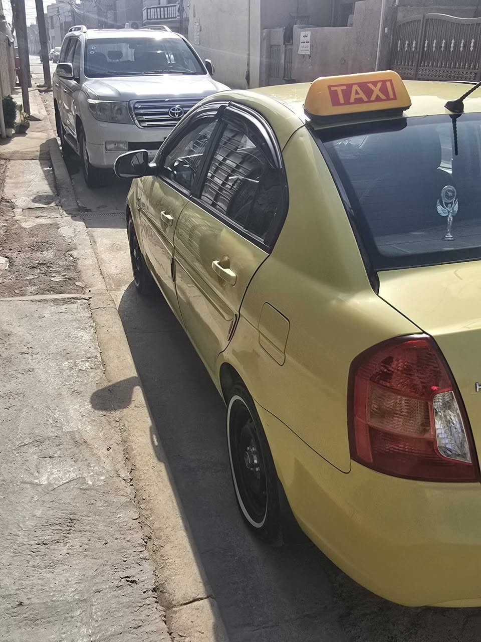 سلام عليكم  اكسنت  مقدس شركه عامه  موديل  11. سياره حلوه مثل ما وضحه بل صور محرك كير شادهن جديد  تبريد مضوه كامله هم جديده تخم تاير   سياره جاهزه    سياره بسمي  تحويل ثاني يوم  بيه ملحضات صبغ   بكاني الزعفرانية  رقم هاتف( ***********)
