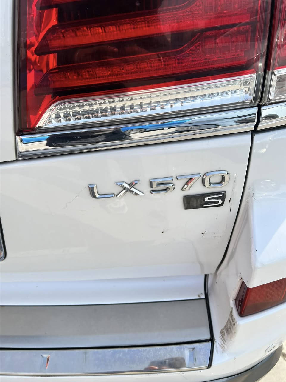 السلام عليكم
لكزس 2014 فول خليجي رقم بغداد بدون صبغ او حادث خليجي السياره 
*********** خابر وتدلل
