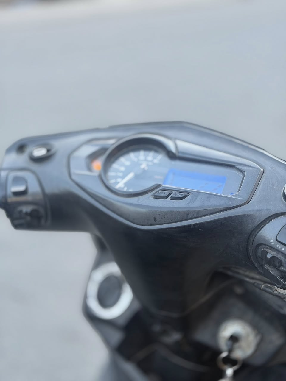 سكنس شمعه على فحص دراجه لوك تخم تاير جديد نكره دراجه بكل وكت تواصل ***********لتواصل اتصل بغداد جديده
