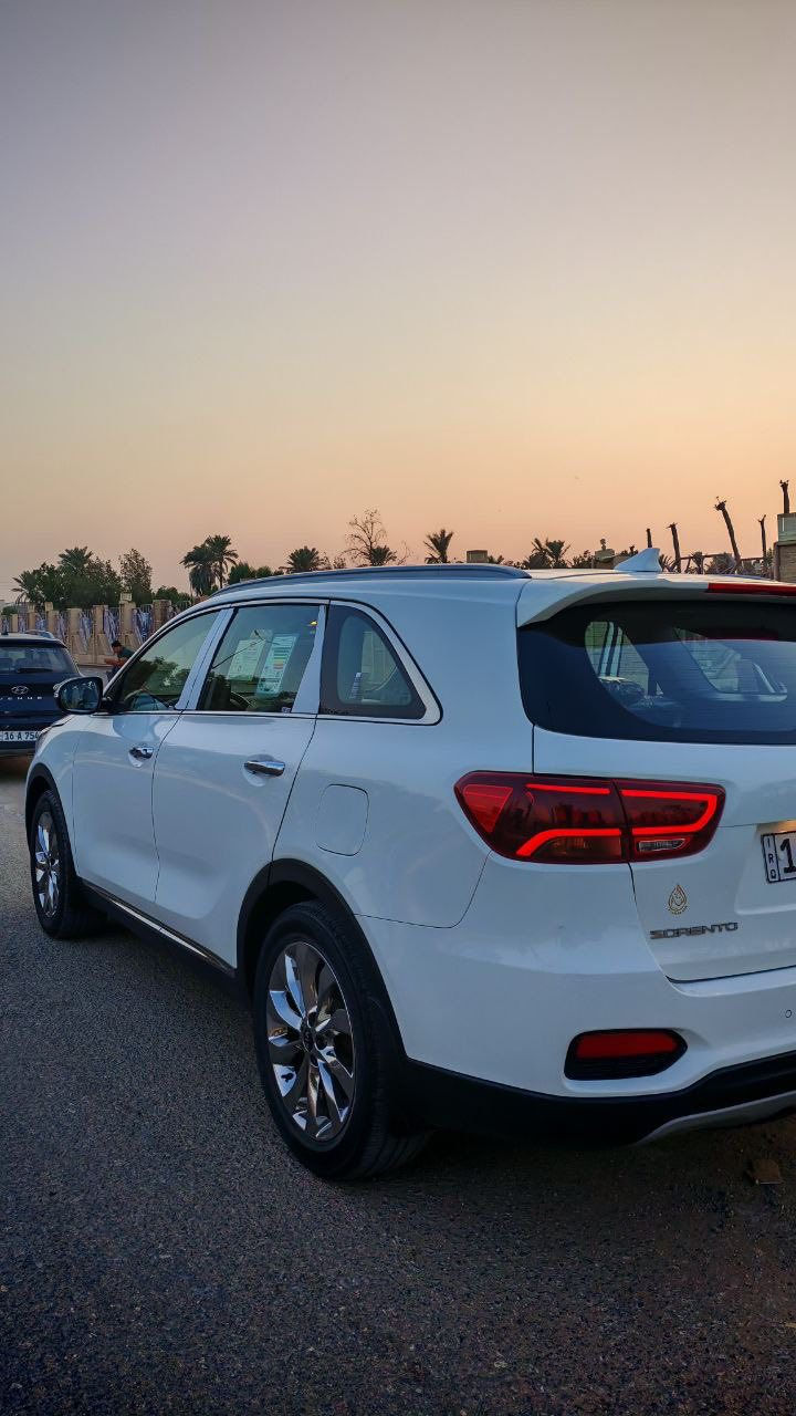 السلام عليكم سورنتو  خليجي موديل 2019 شكل 2020 ماشيه 99الف حقيقي السيارة بأسمنا رقم قادسية السياره بيها باب الصدر صبغ وشويه بارد بالجاملغ فقط السياره جديده مكينه 6سلندر مكينه وگير مكفولات
مواصفات السيارت
بصمة 
كشنات الأمامي اثنينهن كهرباء
شاشة تدعم ابل كاربلي 
تبريد 3قطع
جنطة كهربائية 
حساسات امامية 
حساسات خلفية
لدات امامية
لد خلفي 
شحن لاسلكي
منافذ UPS
وبعد بيها مواصفات 
السياره مكانها الديوانية ترهم مراوس حسب القناعة غير متواجد على الفيس للاستفسار الاتصال ‭0772 825 1241‬
