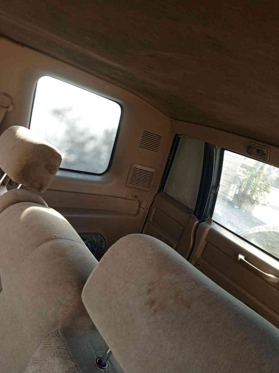 السلام عليكم ازوزه تروبر موديل ٢٠٠ رقم واسط تحويل ثاني يوم  السعر ٤٠ ورقه وبيها مجال للبيع او مراوس حسب القناعه مكان السياره واسط النعمانيه للاتصال  ***********
