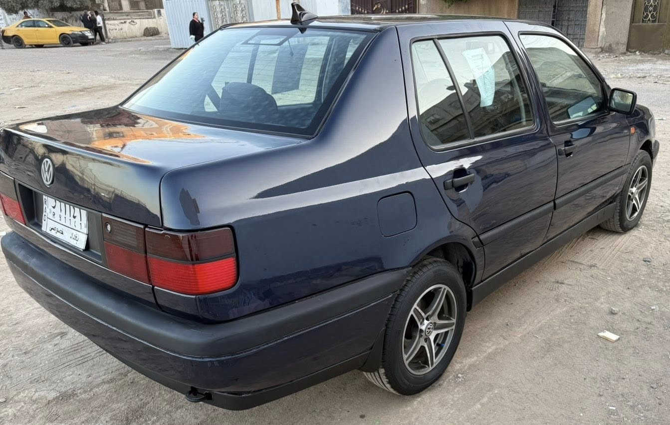 فنتو موديل 1994
كير اوتو كير مكينه مكفولات 
مكفوله من الضربه 
تخم تاير ويل كب 
تدفئه تبريد 
السياره جاهزء من كل شي 
السعر 48 وبيها مجال بسيط 
للاتصال ‭0773 700 4681
