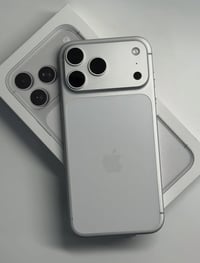 مكلفة بالنشر للبيع ايفون ١٧ برو ماكس ذاكرة ٢٥٦ بطارية ١٠٠ دورات الشحن ...