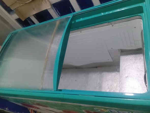 السلام عليكم عندي ذني العارضات ب200الوحده وبيهن مجال بسيط الي يريدهن يتصل على هذا الرقم ***********
