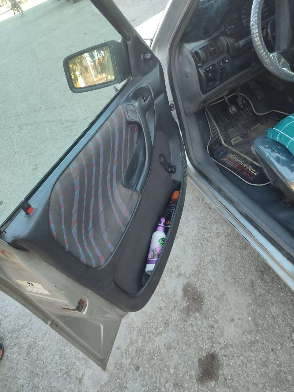 اوبل استره 1992 نينؤي للبيع بيها طخه بل صندوك بدون شواصي شرط 
السعر 35 وبيها مجال كير ومحرك بشرط سنويه لل 2028

شرط التحويل
***********
***********
