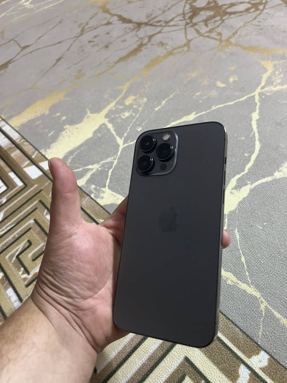ايفون 13 برو ماكس للبيع :- 
لون اسود نفطي مميز 
ذاكره 256 
بطاريه 85 
شاشه 3 خيارات 
فيس ايدي شغال 
نموذج M 
شاصيه كفاله حت من الزلغ
الجهاز عله ايد وحده من وضع الشركه الحد هسه وحيل  نضيف مستبدل فقط شاشه نوعيه ممتازه وهاهيه باقي الجهاز كفاله عامه من كلشي السعر 425 العنوان بغداد الكرخ وعندي توصيل للكرخ بس 
اخوان مكلف بل نشر لحدد يطب خاص الشراي يتفضل واتساب لو عل رصيد 
***********
