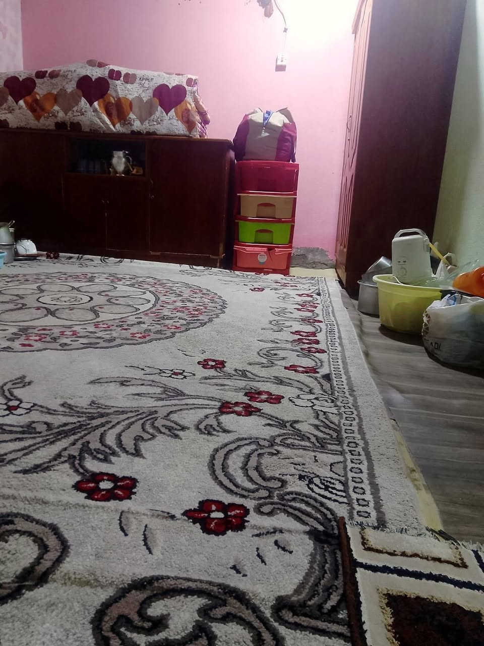 بيت حواسم مساحته 200متر كامل من كلشي مكان الموفقيه شارع الدنك سعر 20وبي مجال ***********
