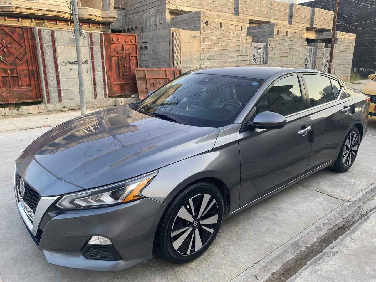 السلام عليكم
نيسان التيما SR موديل 20 
حادث جاملغ وبنيد صبغ فقط ( بدون دواخل ) 
ماشية 180 الف ميل . 
رقم اربيل هزة وسنوية جديدة ( وكالة او تحويل ) 
مواصفات فول 1/1 بس بدون فتحة … السعر المطلوب 135وبيها مجال حك جيه اذا اكو مراوس بكورلا تكسي من موديل 13اوفوك هم اراوس محتاج فرق ***********
مكان / بغداد . 
السعر / 160$ وبيها مجال بسيط جداً . 
للاتصال / *********** .
