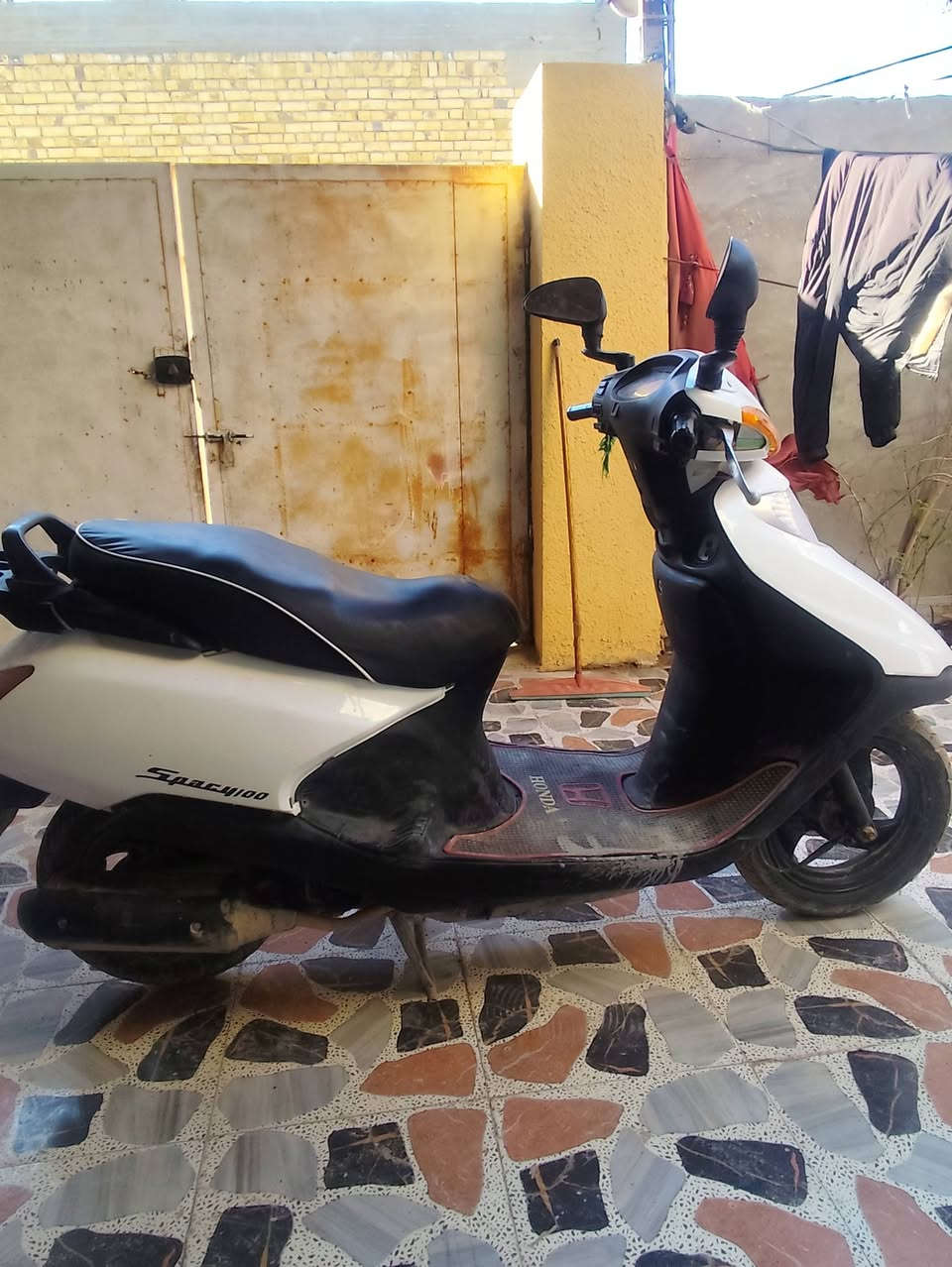 سلام عليكم سبيسي ياباني دراجة خير من الله نگرة سلف تشتغل وشلعة حلو دراجة مكينتهة مفتوحة مرة وحدة  دراجة كلهة ياباني بس الكفرات تجاري ب700وبيهة مجاي للشراي متواجد فيس او رقم ***********
